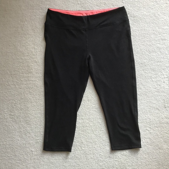 Marika Pants - MARIKA WORKOUT CAPRI SIZE XL BLACK AND CORAL